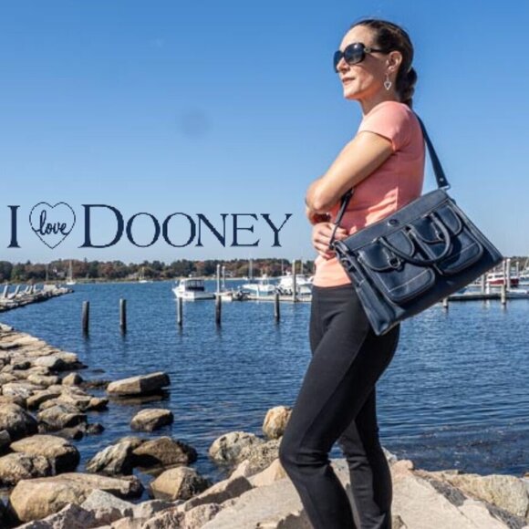 New, D&B Double Pocket 2 Way Tote & Accessories - Picture 6 of 16